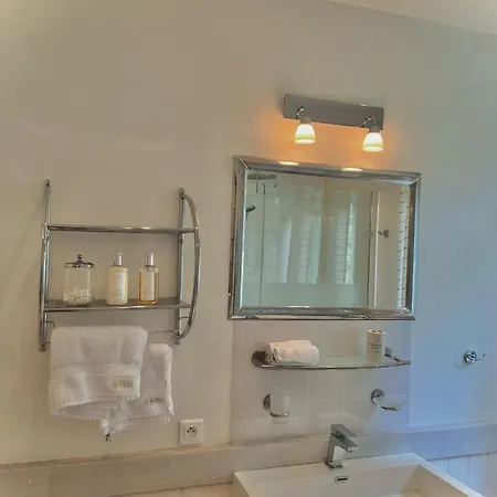 Konukevi Chateau De 4*